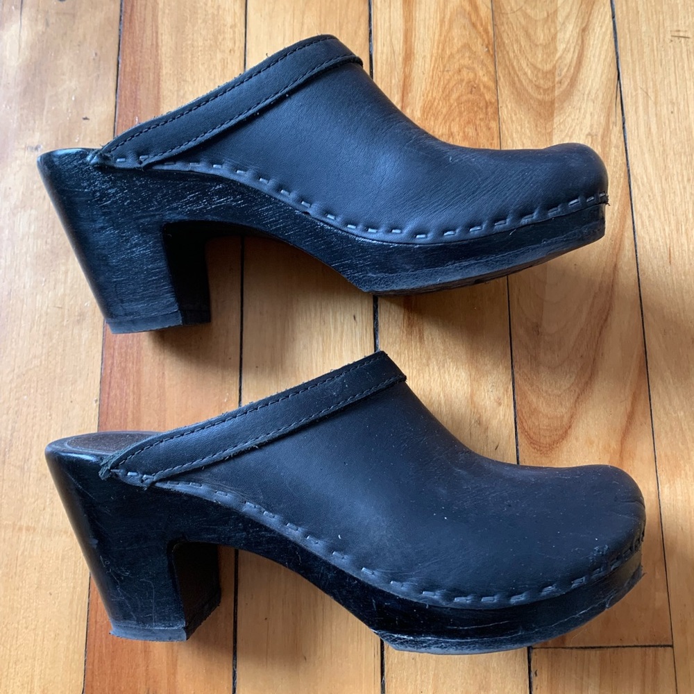 No. 6 black wooden high heel clogs size 37